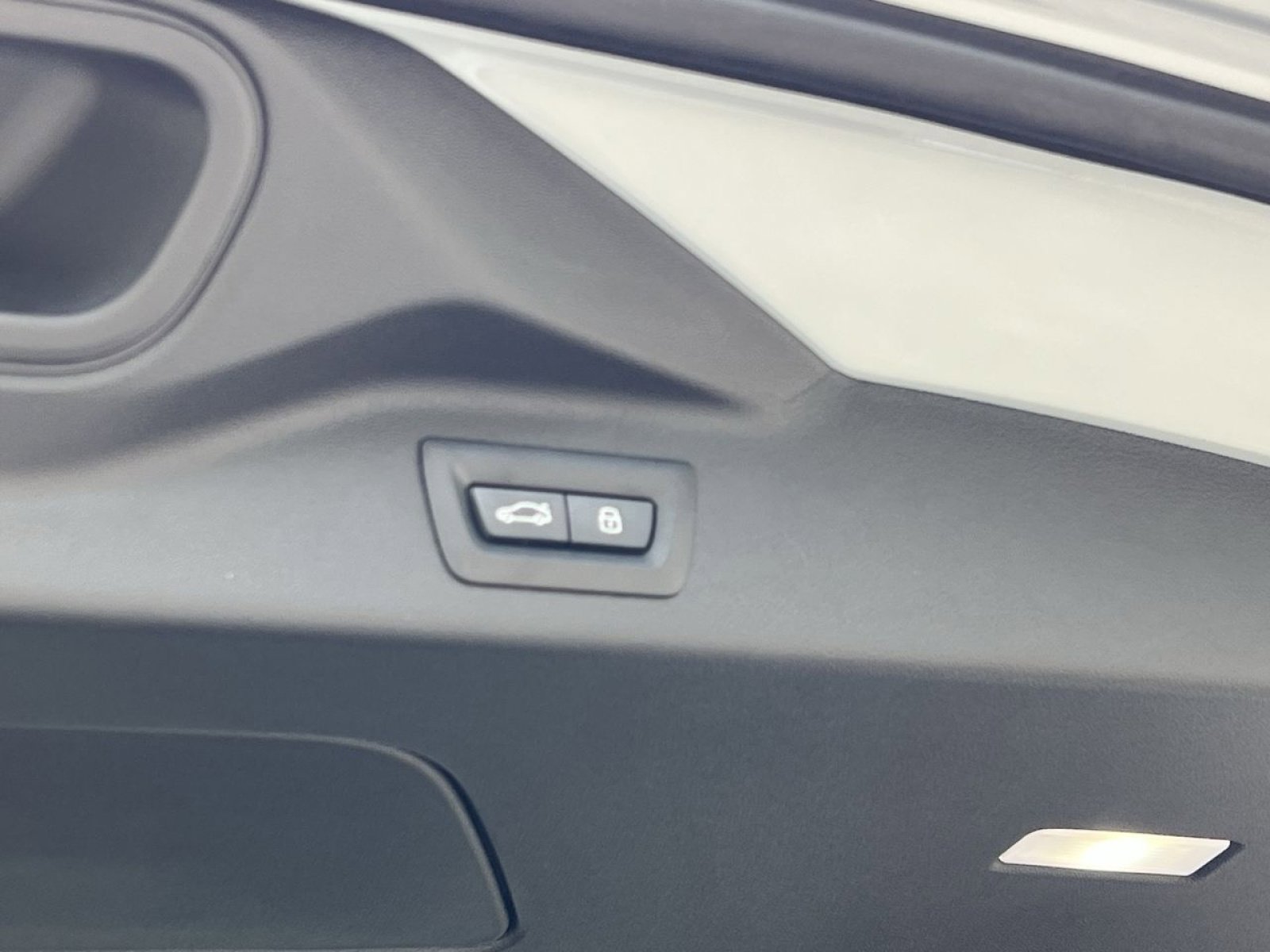 New 2026 BMW X7 M60i image 25