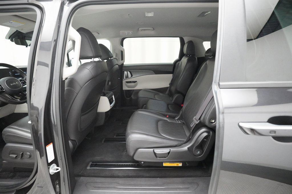 Certified 2024 Kia Carnival LX image 15
