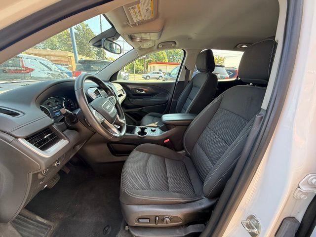 Used 2023 GMC Terrain SLE w/ Driver Convenience Package image 9