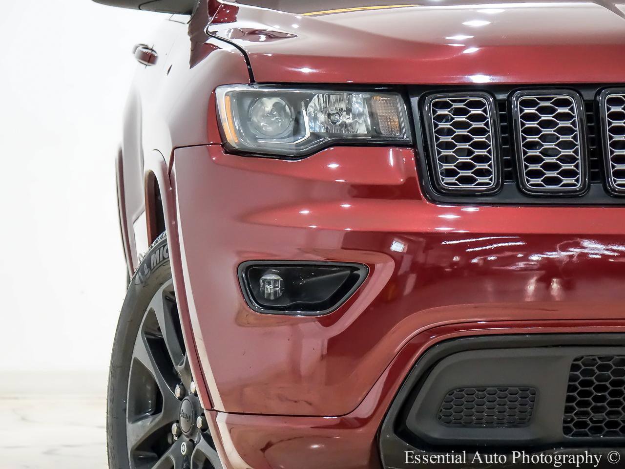 Used 2017 Jeep Grand Cherokee Altitude AWD/4WD image 6