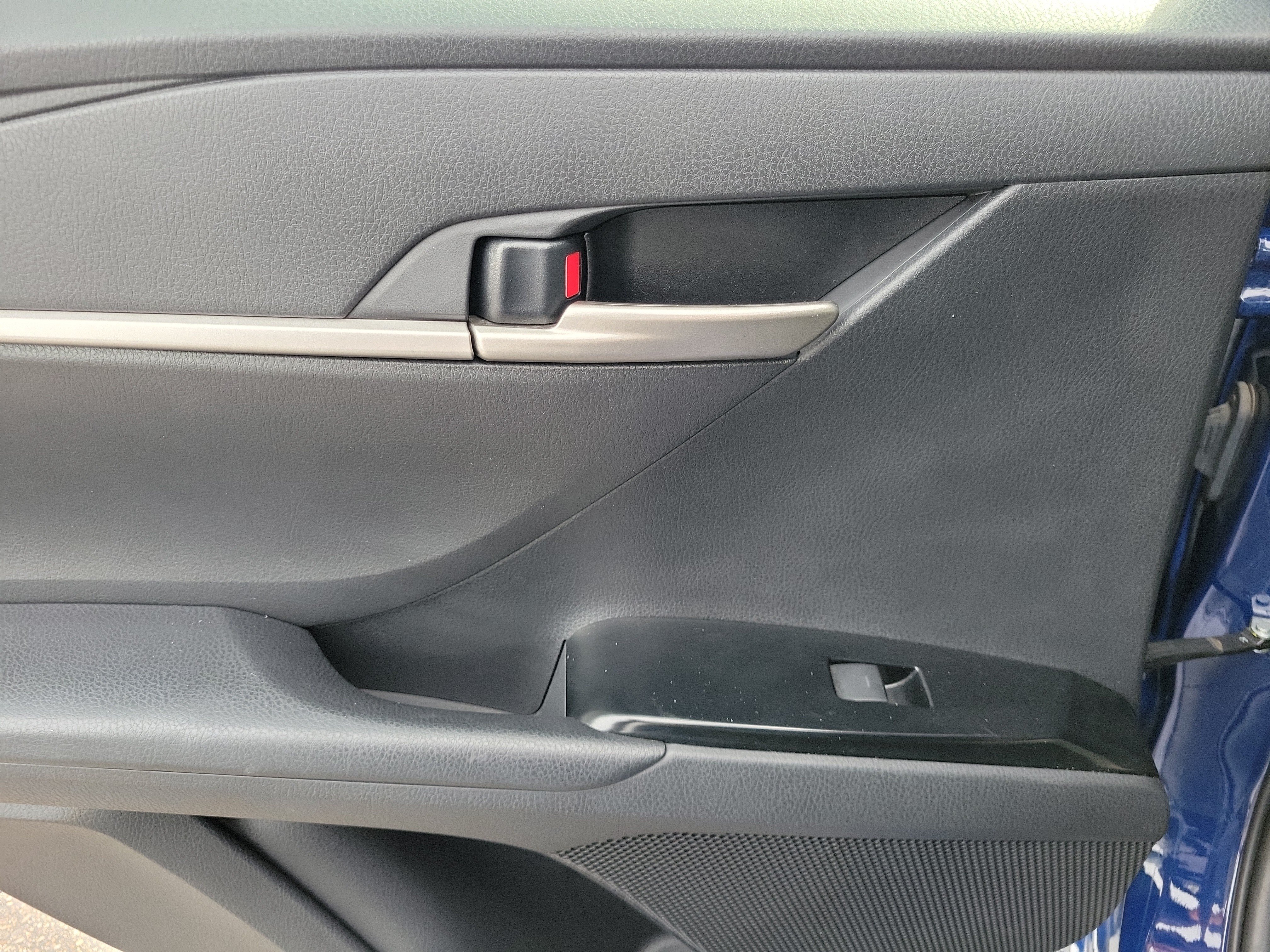 Used 2025 Toyota Camry SE FWD image 12