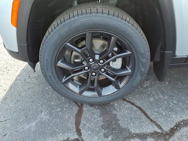 New 2025 Jeep Grand Cherokee L Limited w/ MOPAR Finishing Package image 6