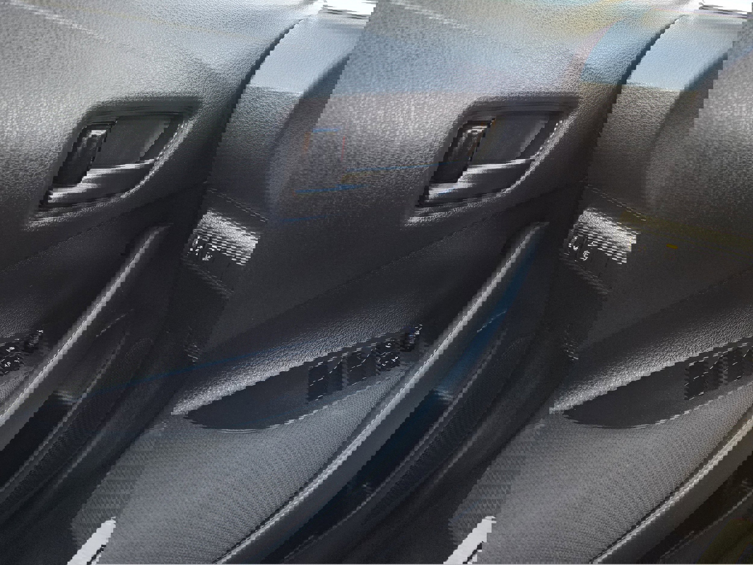 Used 2023 Toyota Corolla LE image 34