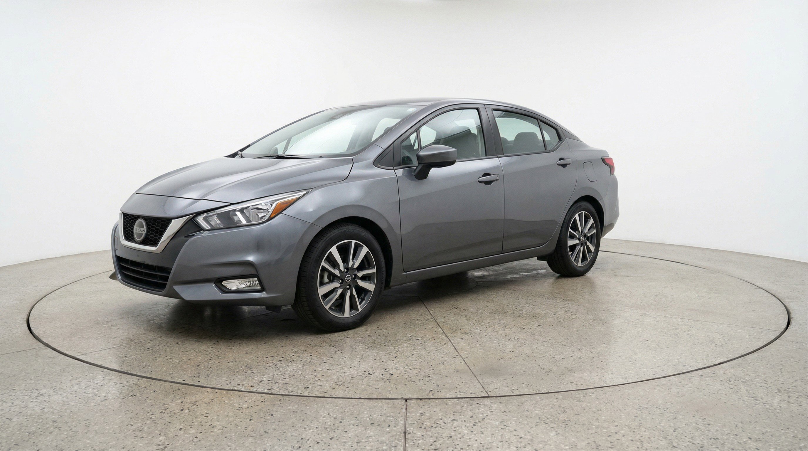 Used 2025 Nissan Versa SV image 3