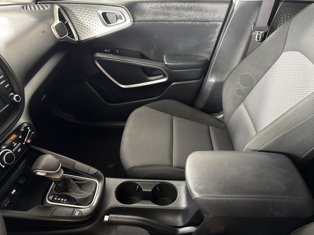 Used 2023 Kia Soul LX w/ LX Technology Package FWD image 19