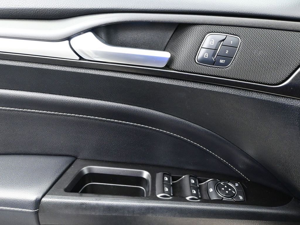 Used 2017 Ford Fusion Titanium image 17