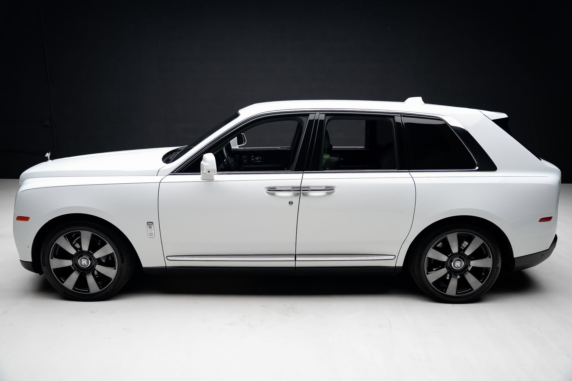 Used 2024 Rolls-Royce Cullinan w/ Cullinan Package AWD/4WD image 17
