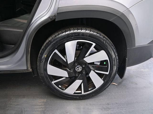 Used 2024 Volkswagen Taos SEL image 16