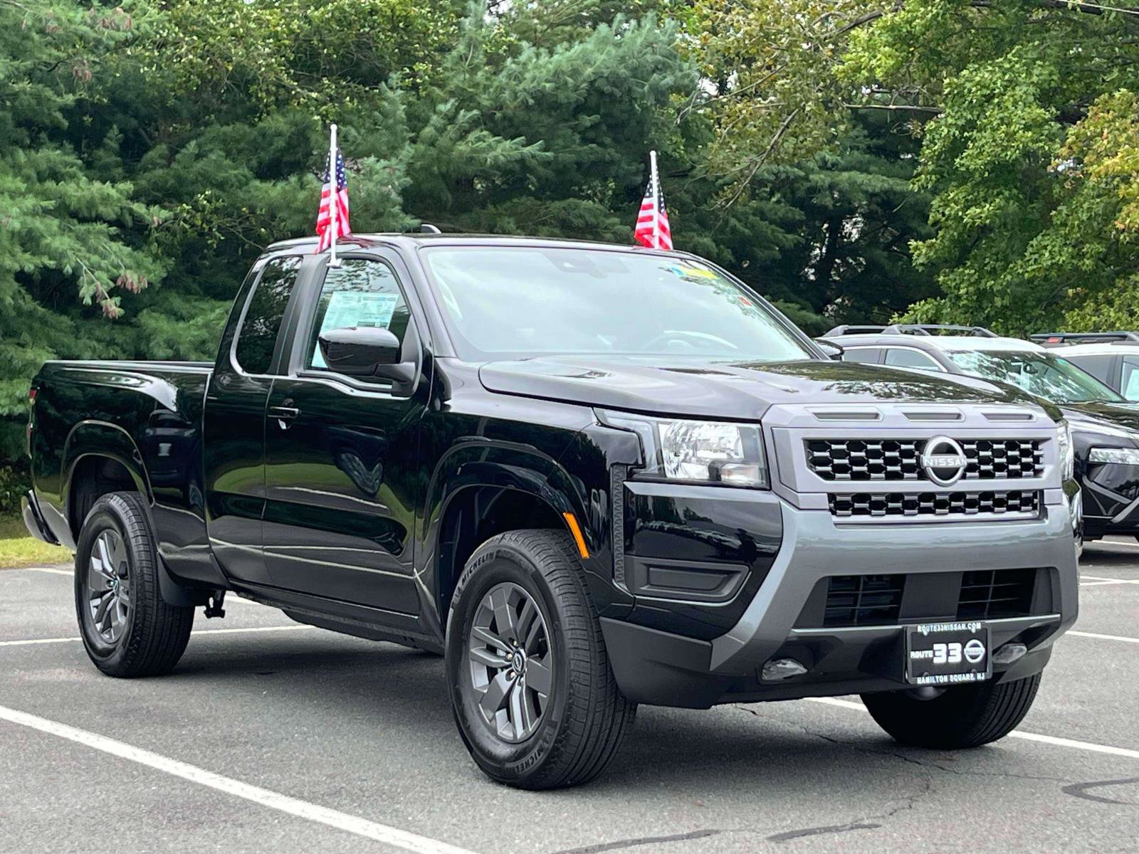 Used 2025 Nissan Frontier SV image 1