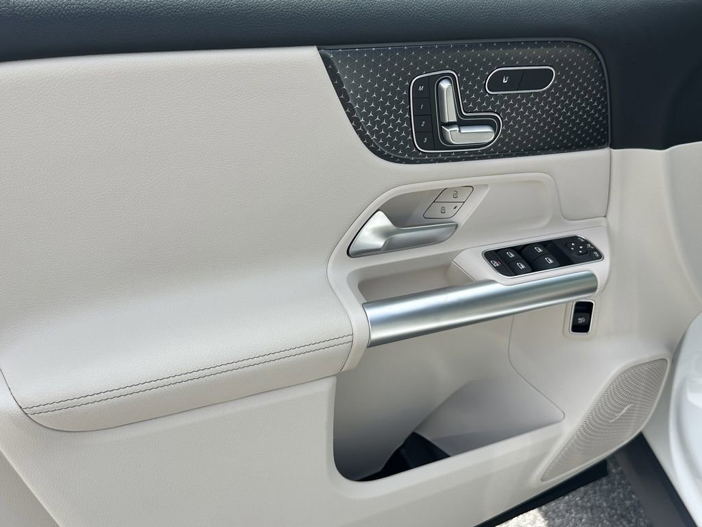 Certified 2025 Mercedes-Benz GLA 250 4MATIC image 11