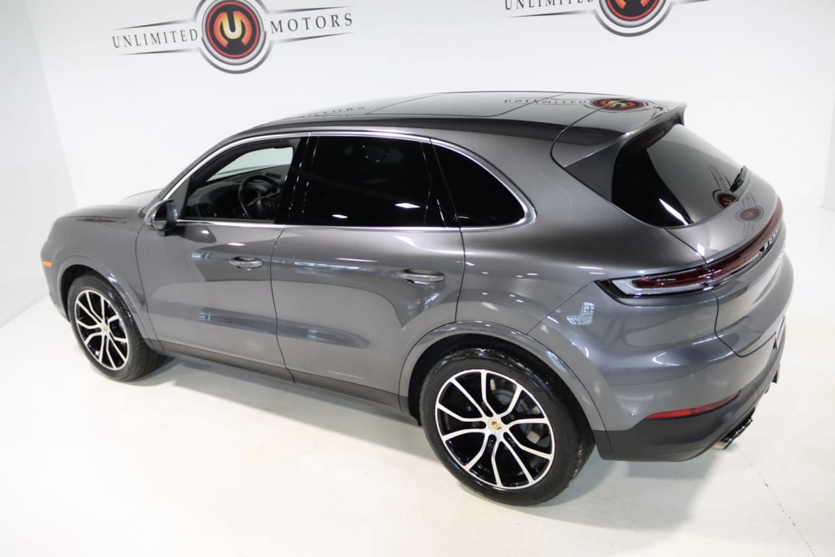 Used 2024 Porsche Cayenne image 12