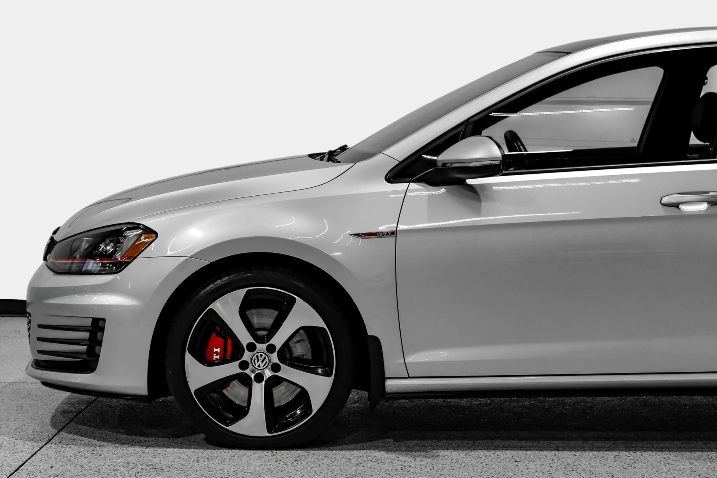 Used 2017 Volkswagen GTI SE FWD image 16
