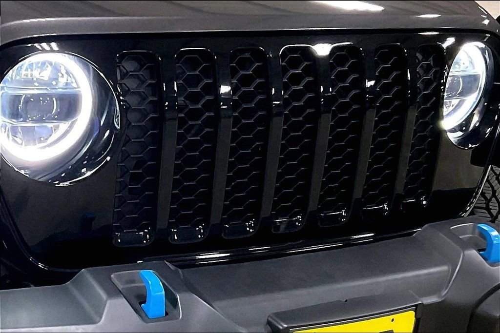 Used 2023 Jeep Wrangler Unlimited AWD/4WD image 28