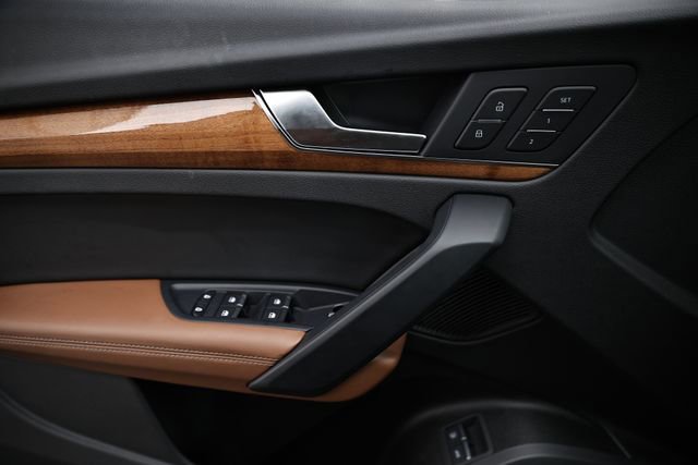 Used 2023 Audi Q5 e Premium Plus image 14