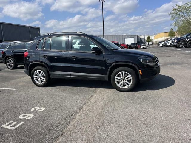 Used 2015 Volkswagen Tiguan S image 2