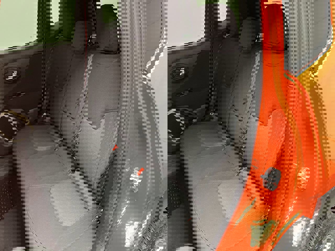 Used 2017 Jeep Renegade Latitude w/ Popular Equipment Group image 10