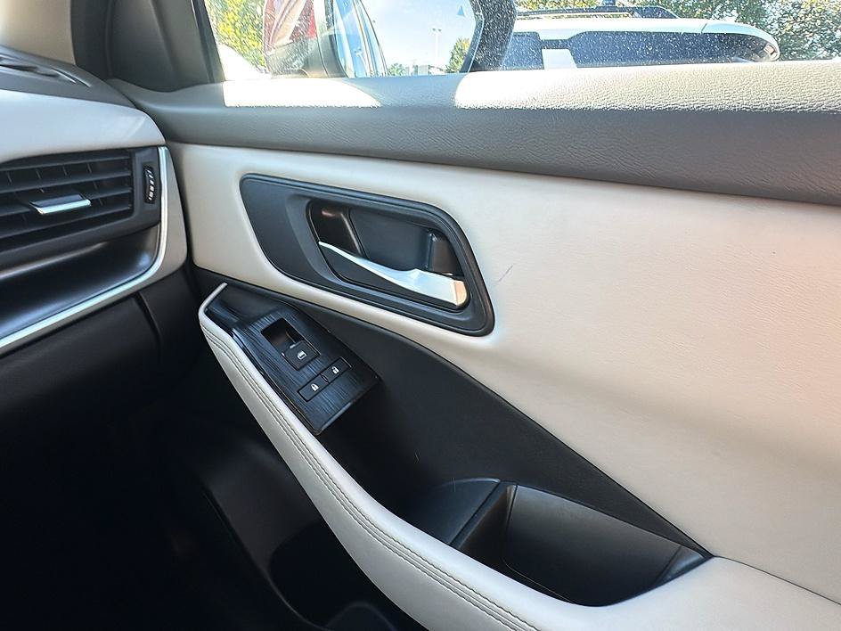 Certified 2025 Nissan Rogue SV AWD/4WD image 26