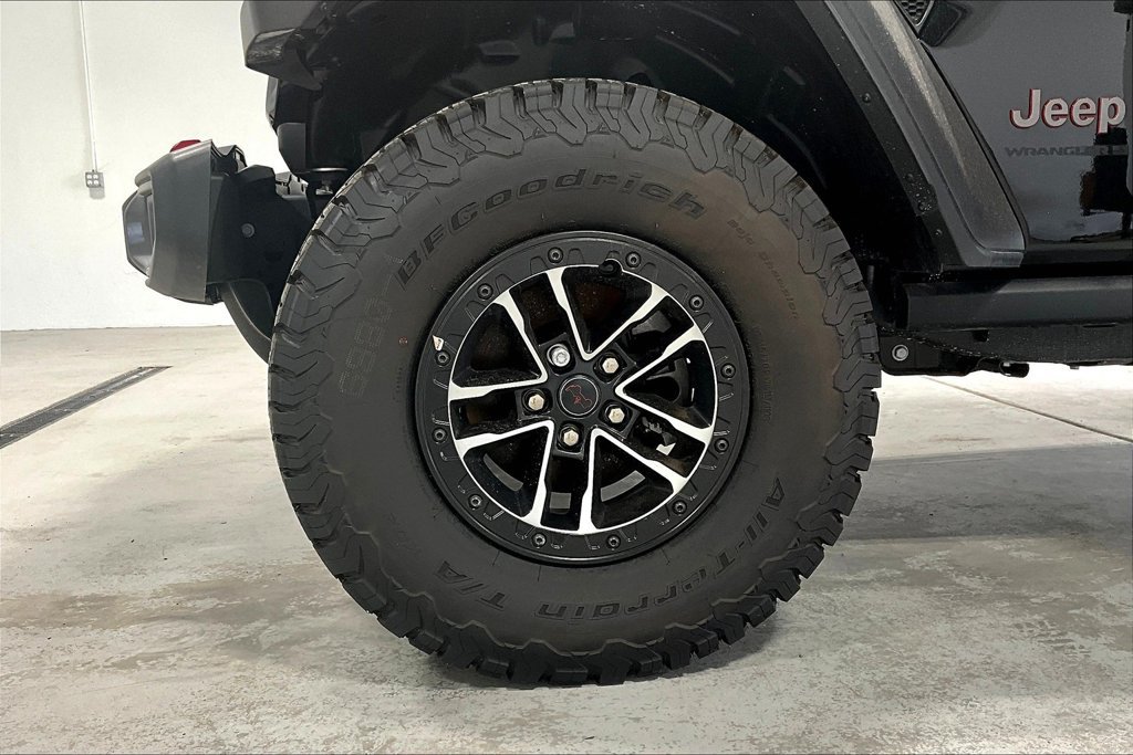 Used 2024 Jeep Wrangler Unlimited Rubicon w/ XTREMEE 35" Tire Package AWD/4WD image 13