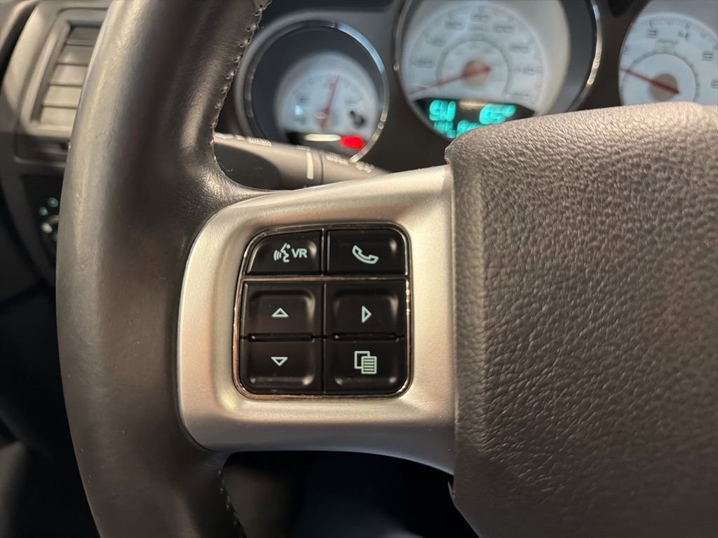 Used 2012 Dodge Challenger R/T image 7