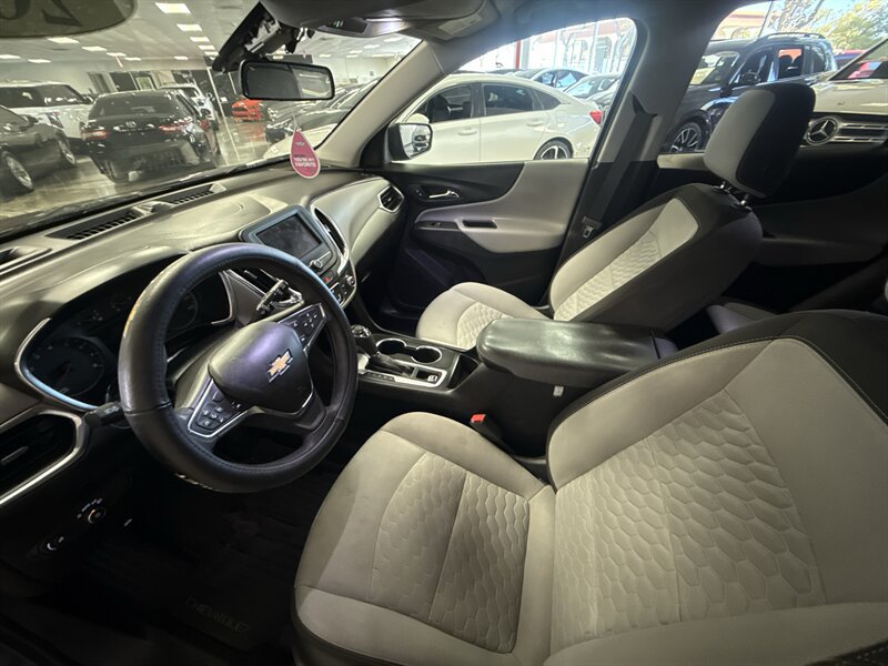 Used 2020 Chevrolet Equinox LS w/ LS Convenience Package FWD image 13