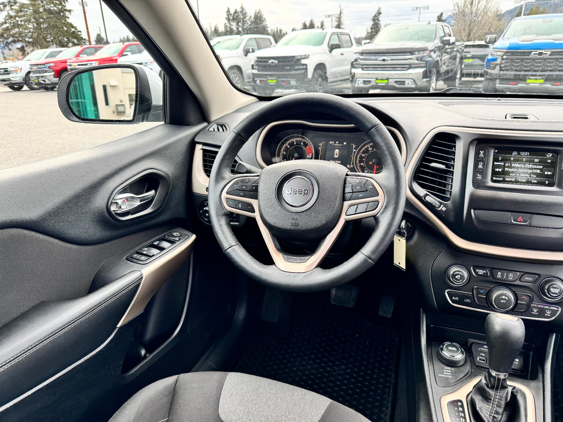 Used 2018 Jeep Cherokee Latitude w/ Cold Weather Group image 20