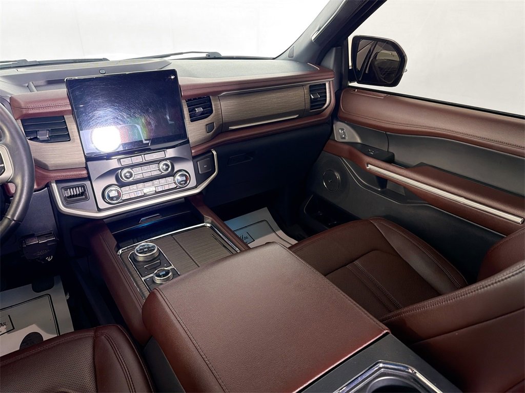 Used 2024 Ford Expedition Limited image 21