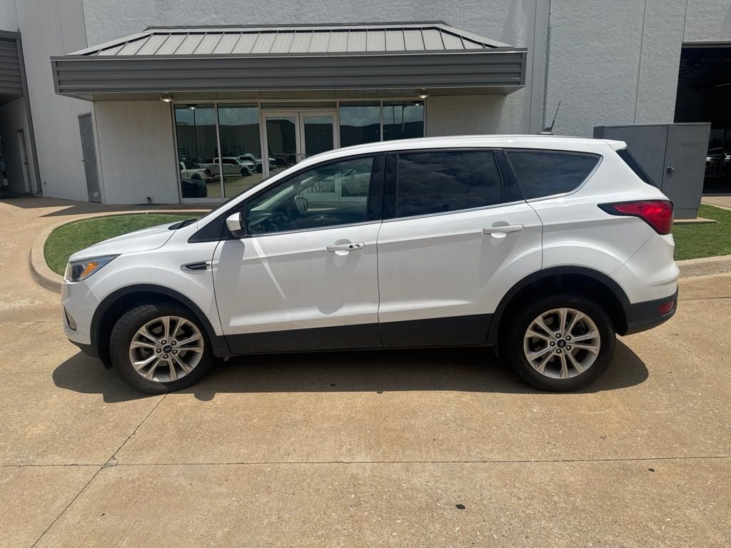 Used 2019 Ford Escape SE FWD image 4