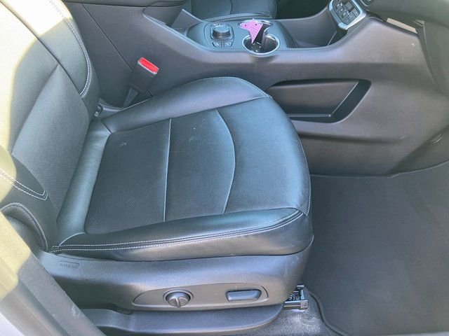 Used 2024 GMC Terrain SLT image 16