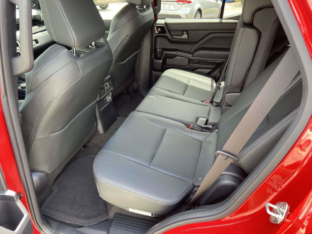 Used 2025 Toyota 4Runner Limited RWD image 21