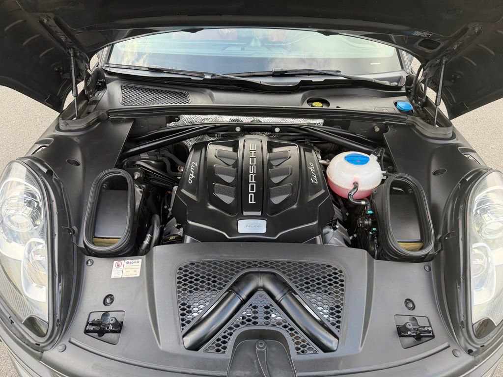 Used 2015 Porsche Macan Turbo image 23