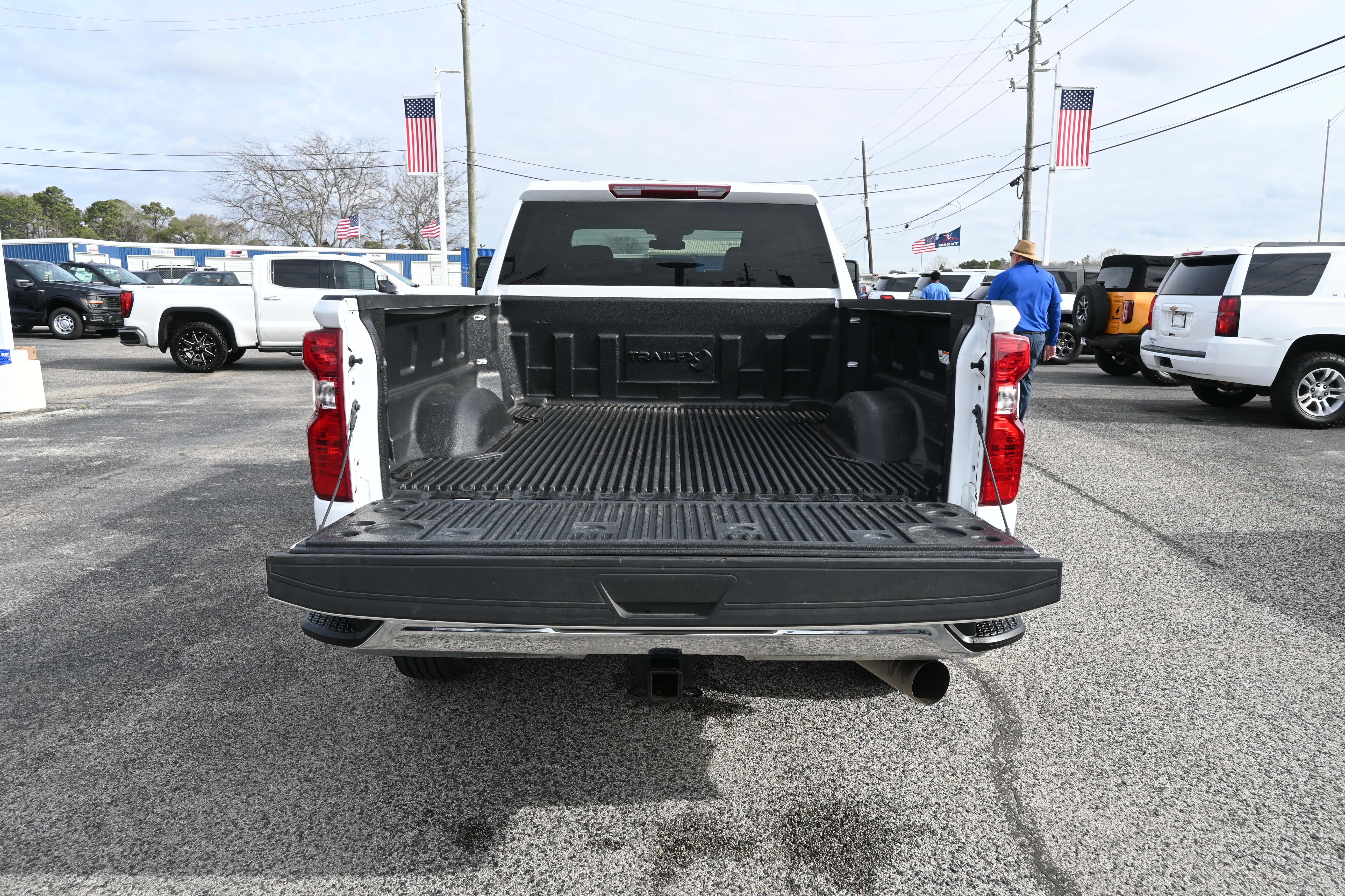Used 2025 Chevrolet Silverado 2500 LT w/ Convenience Package image 5