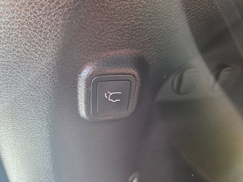 Used 2019 Jeep Cherokee Trailhawk w/ Comfort & Convenience Group image 12