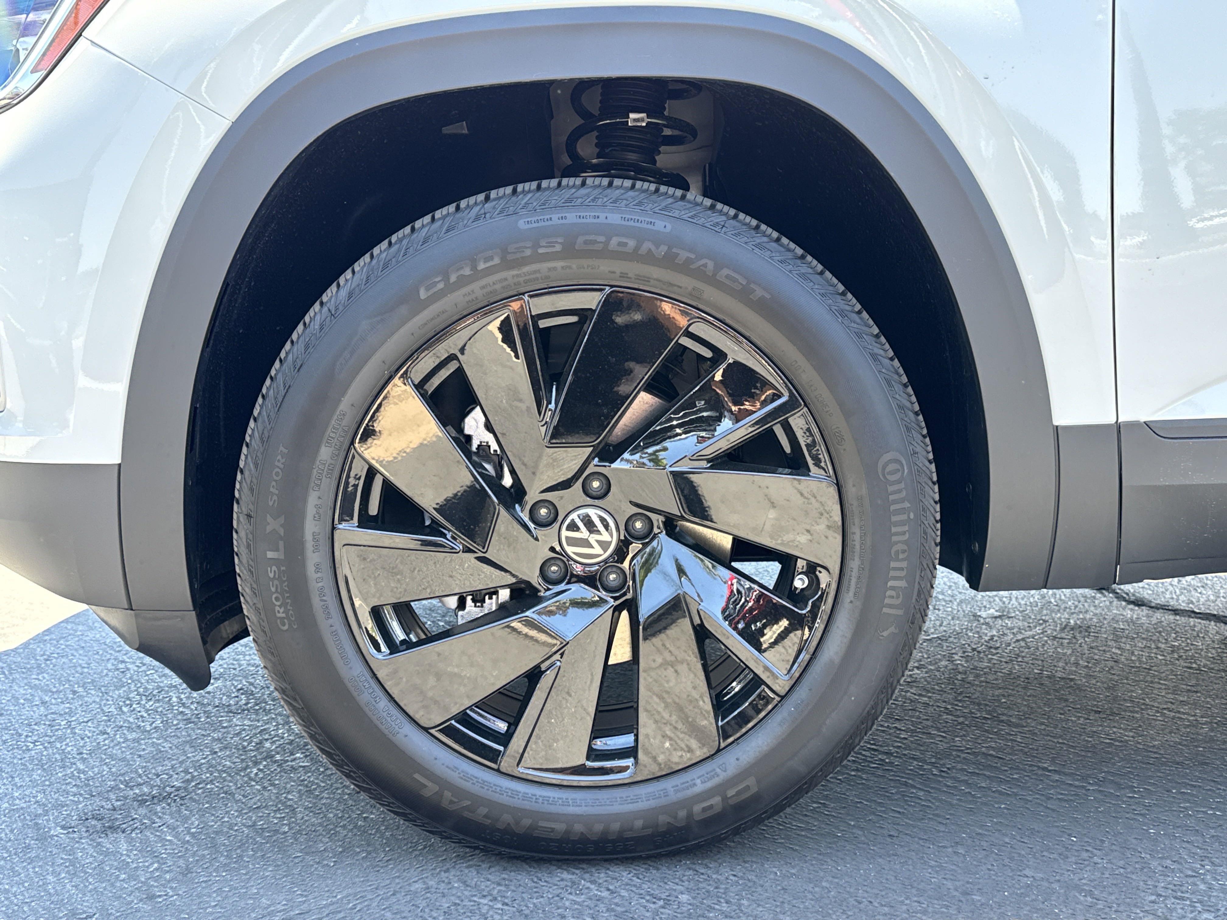 Used 2025 Volkswagen Atlas SE image 12