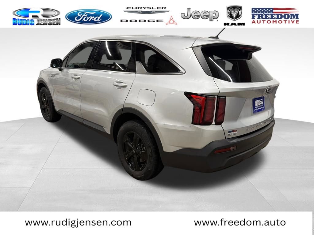 Used 2021 Kia Sorento LX FWD image 3