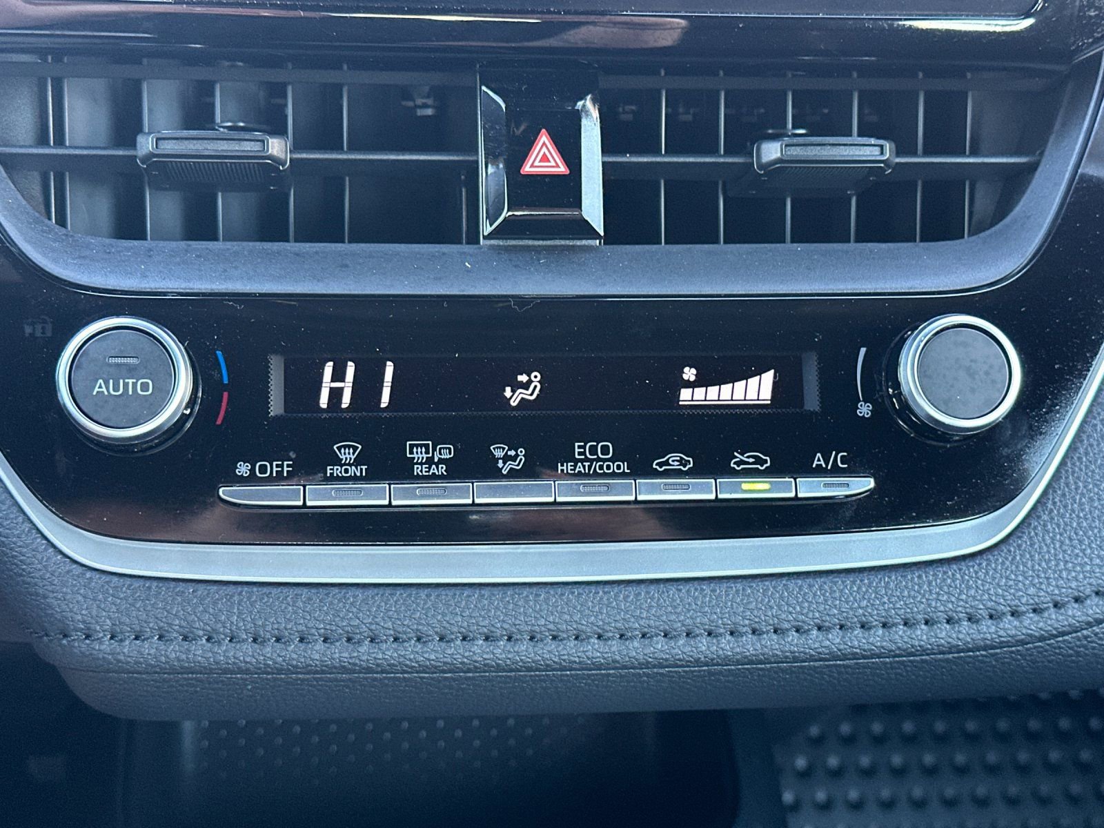 Used 2025 Toyota Corolla SE FWD image 21