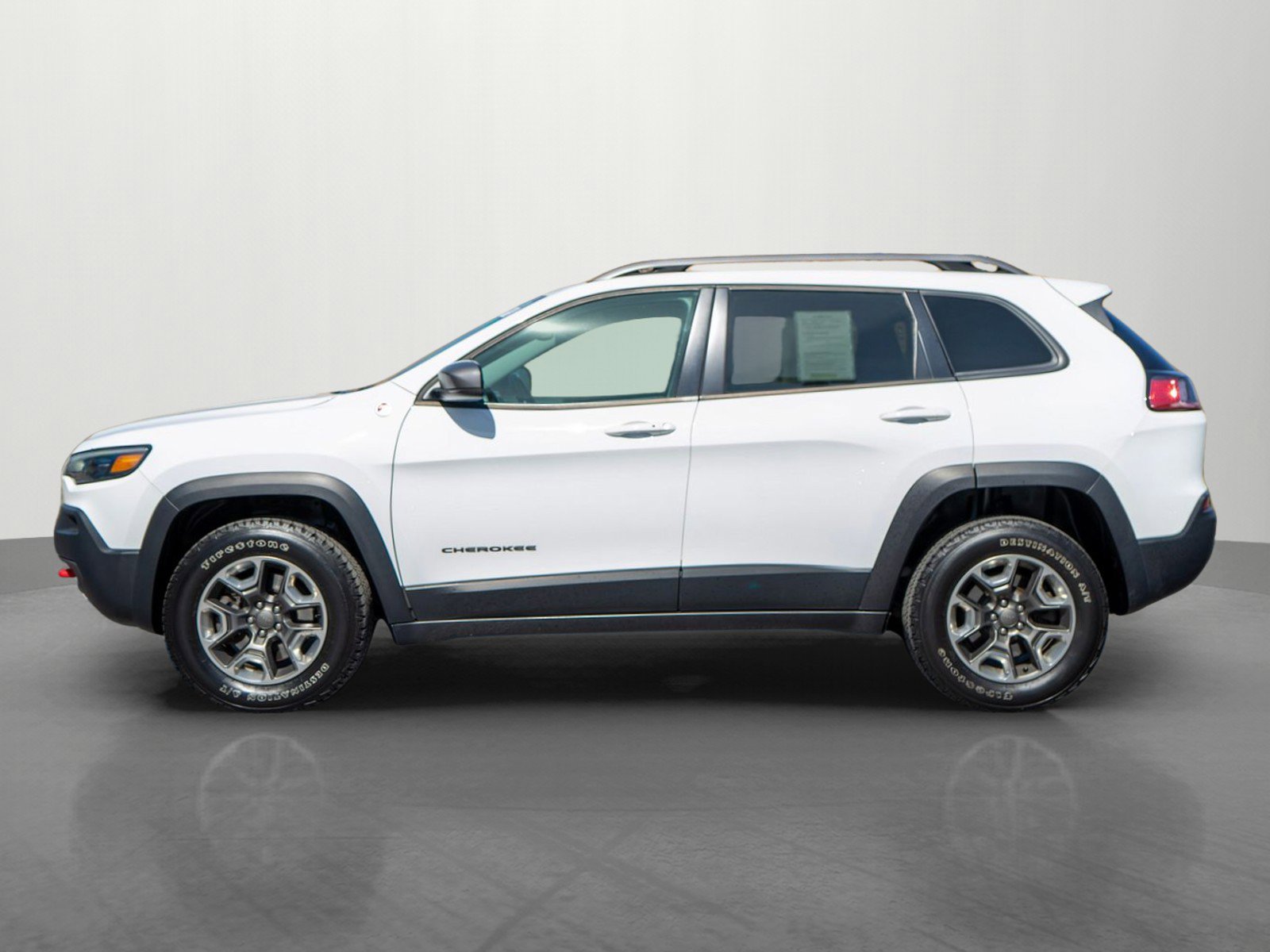 Used 2019 Jeep Cherokee Trailhawk w/ Cold Weather Group image 4
