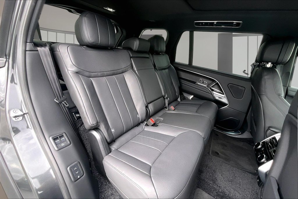New 2027 Land Rover Range Rover Long Wheelbase SE AWD/4WD image 10