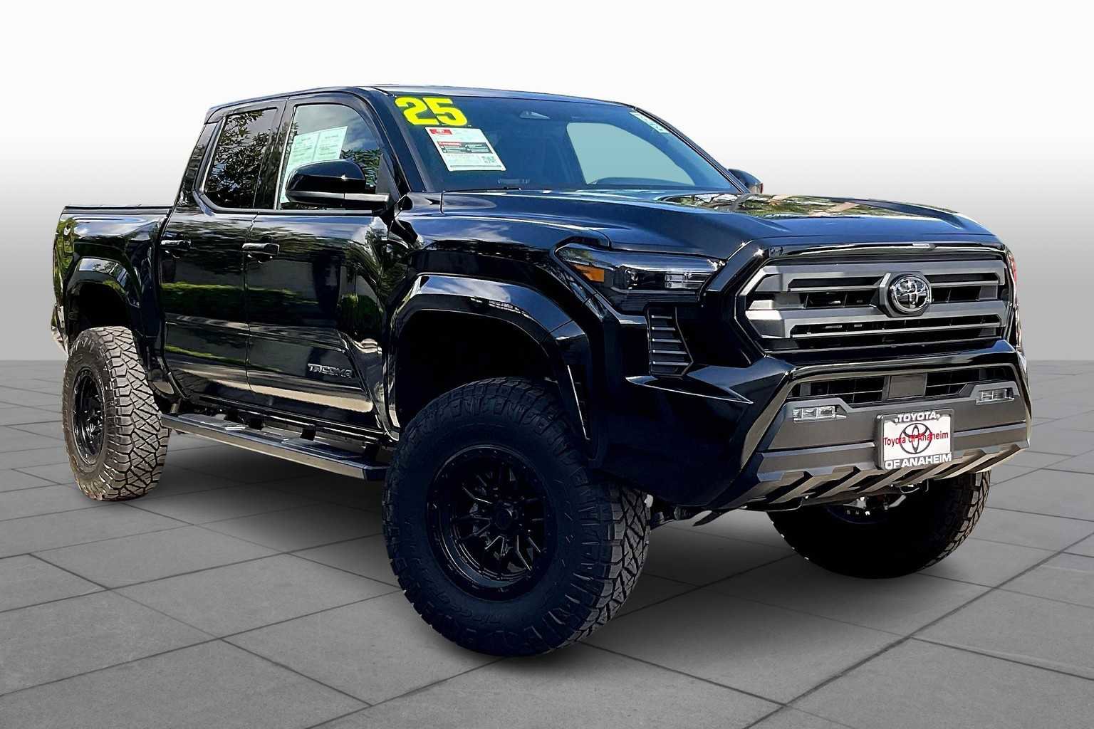Used 2025 Toyota Tacoma SR5 image 2