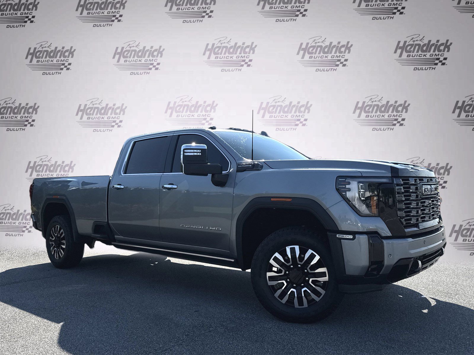 Used 2026 GMC Sierra 3500 Denali Ultimate AWD/4WD image 2