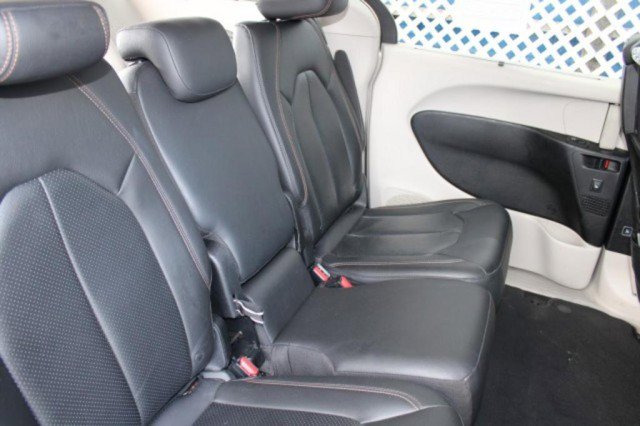 Used 2018 Chrysler Pacifica Touring-L Plus w/ Tire & Wheel Group image 14