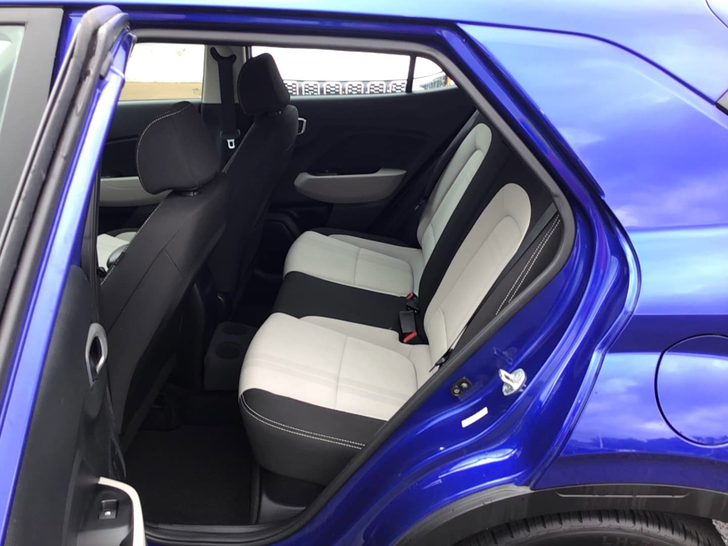 Used 2022 Hyundai Venue SEL FWD image 7