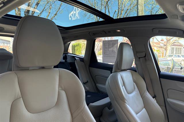 Certified 2023 Volvo XC60 T8 Ultimate image 17