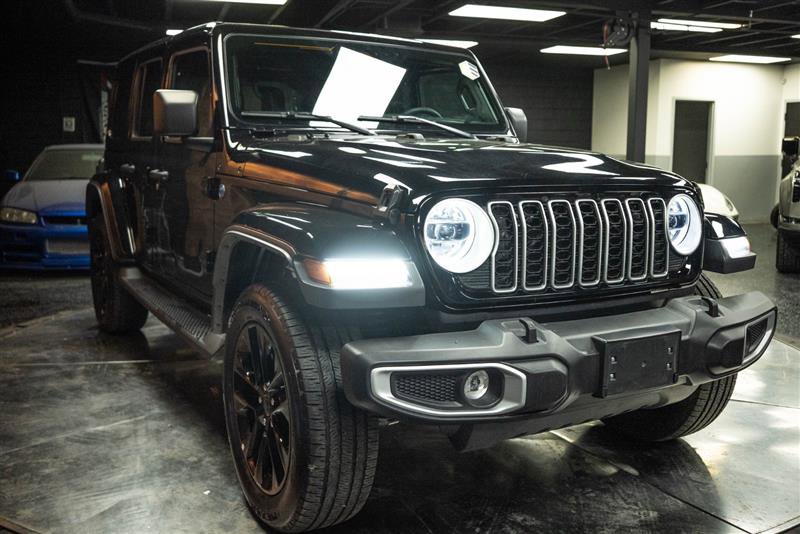 Used 2025 Jeep Wrangler Unlimited Sahara AWD/4WD image 5
