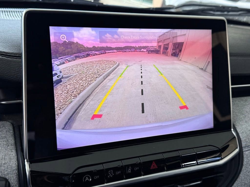 Used 2024 Jeep Compass Latitude image 5