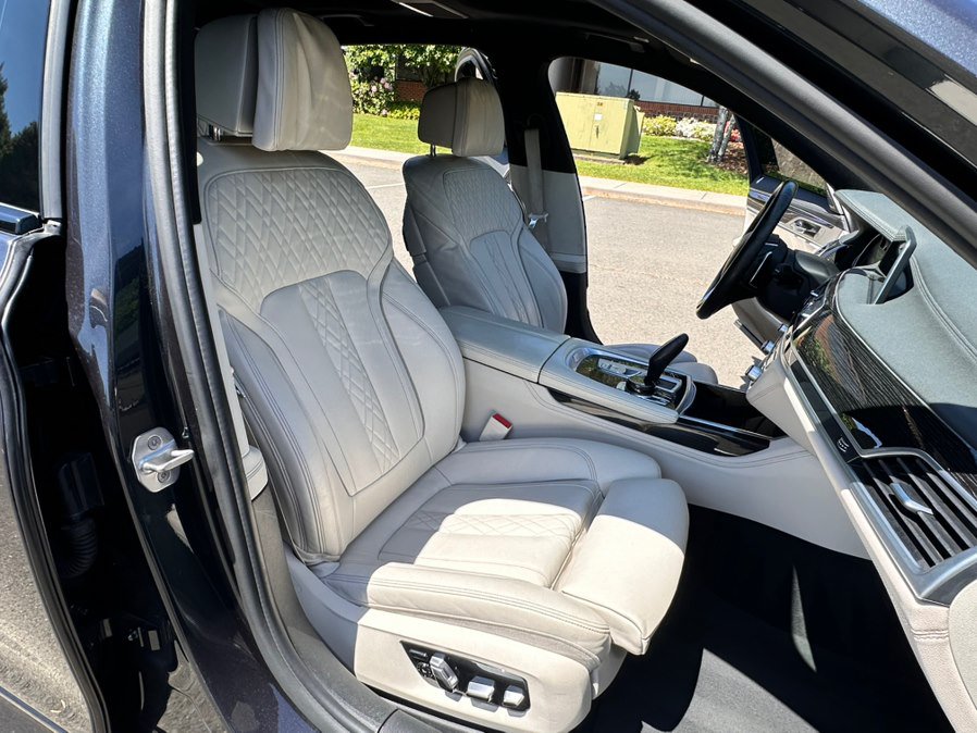Used 2016 BMW 750i xDrive AWD/4WD image 27