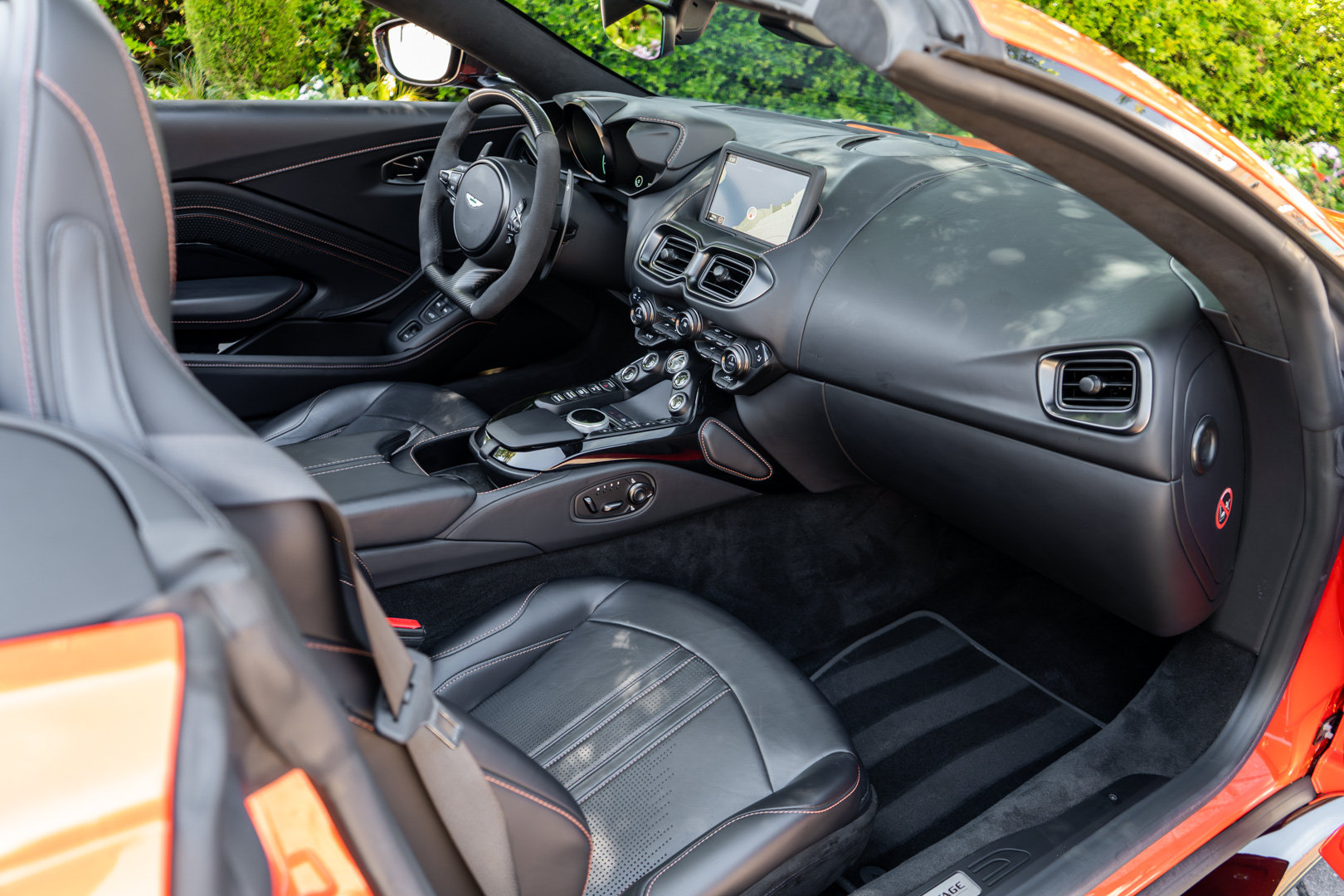 Used 2023 Aston Martin V8 Vantage Roadster RWD image 25
