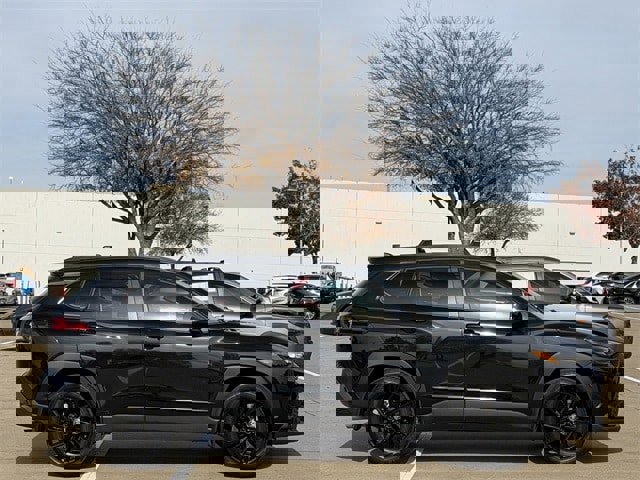 Used 2024 Toyota Corolla Cross SE image 3