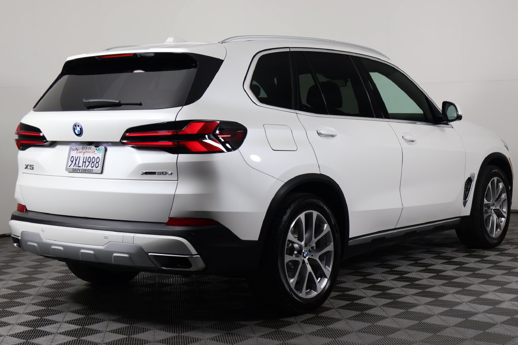 Certified 2026 BMW X5 xDrive50e w/ Executive Package AWD/4WD image 4