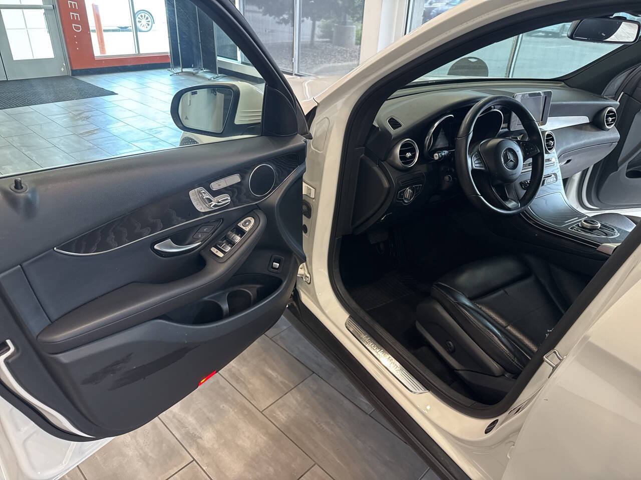 Used 2018 Mercedes-Benz GLC 300 4MATIC w/ Premium Package image 23