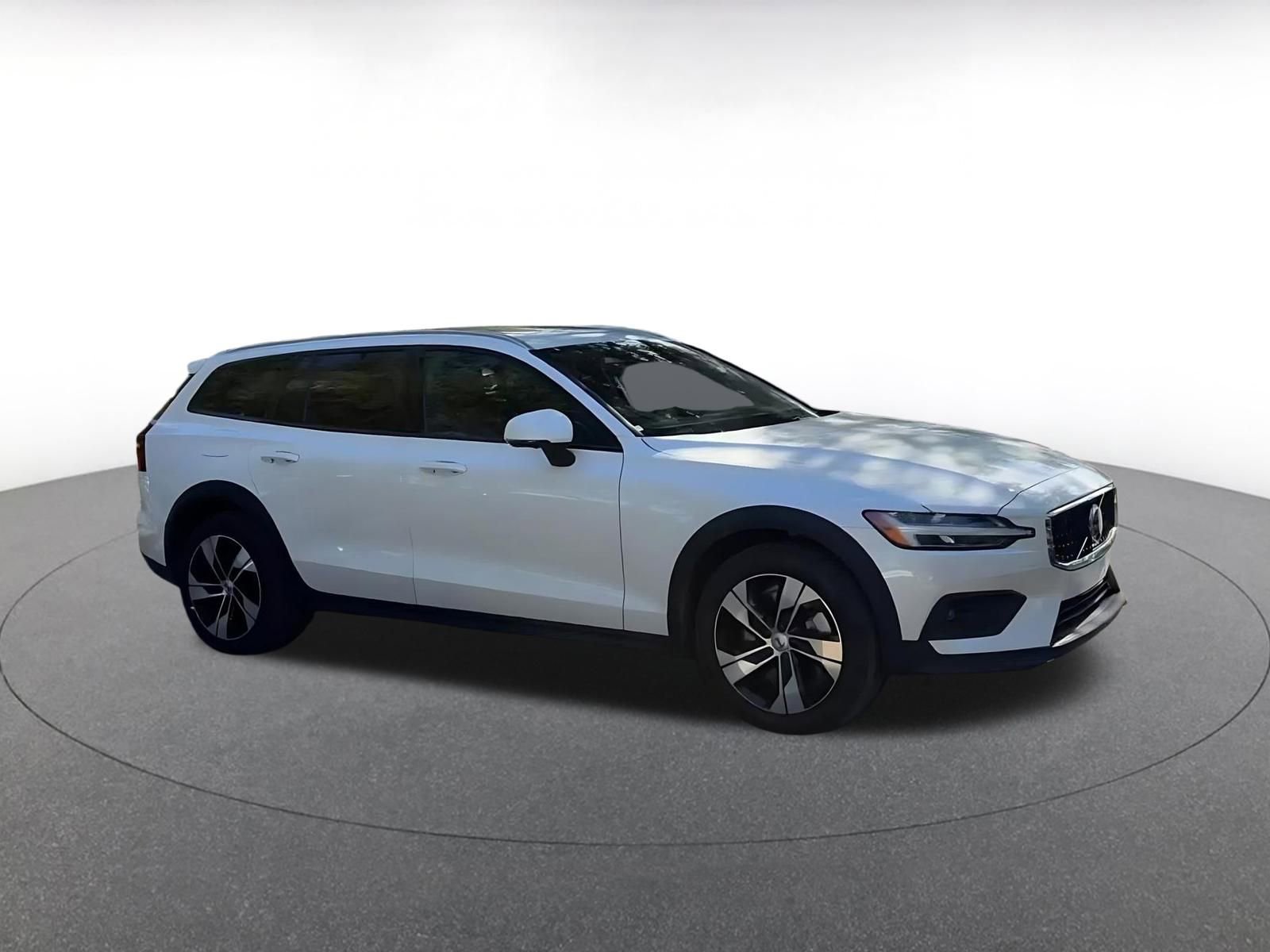 Used 2025 Volvo V60 B5 Cross Country Plus video 2